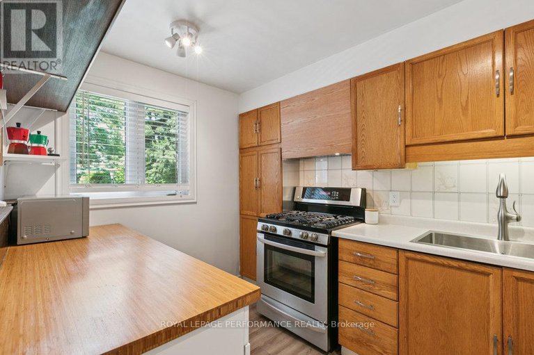 28575649/75-1646-du-sommet-place/chateauneuf/ottawa/ontario/K1C4Y9_9