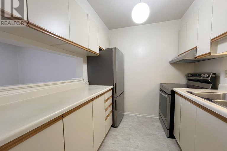 29424818/310-214-viewmount-drive/borden-farmstewart-farmcarleton-heightsparkwood-hills/ottawa/ontario/K2E7X3_3