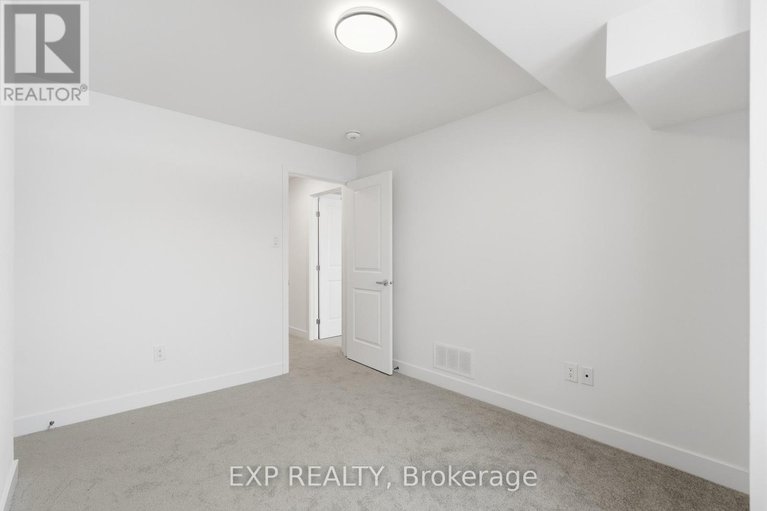 29306016/1007-silhouette-private/cedargrovefraserdale/ottawa/ontario/K2J4S3_19