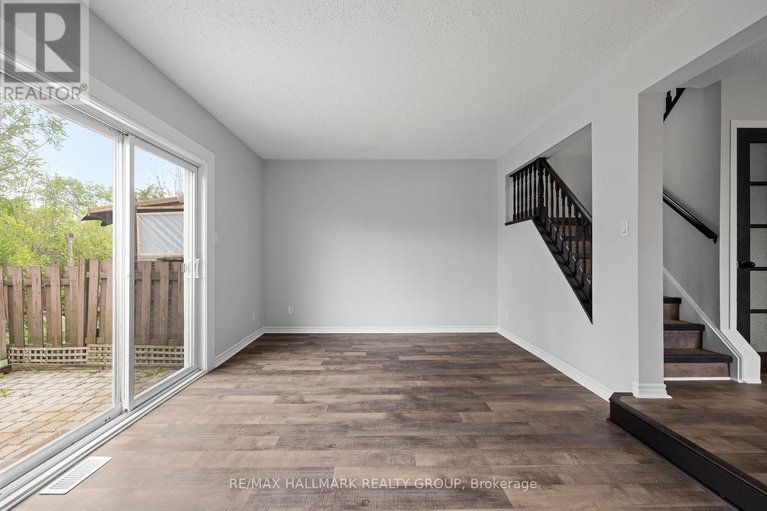 29300116/1083-millwood-court/convent-glen-north/ottawa/ontario/K1C3E9_16