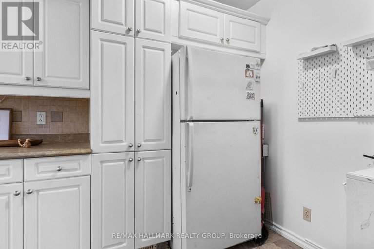 28763964/1598-hoskins-crescent/fallingbrookpineridge/ottawa/ontario/K4A2H8_13