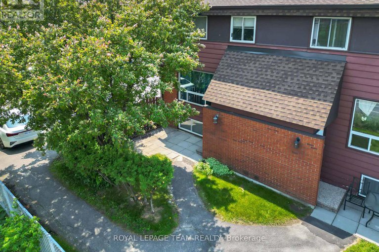 28449355/l-5-banner-road/sheahan-estatestrend-village/ottawa/ontario/K2H8T3_2