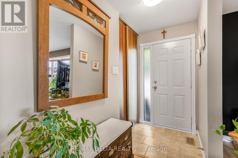 28986130/722-nicole-street/town-of-rockland/clarence-rockland/ontario/K4K1G4_3