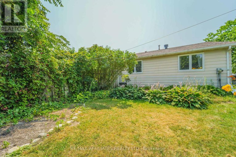 28708608/208-old-colony-road-e/glencairnhazeldean/ottawa/ontario/K2L1M7_28