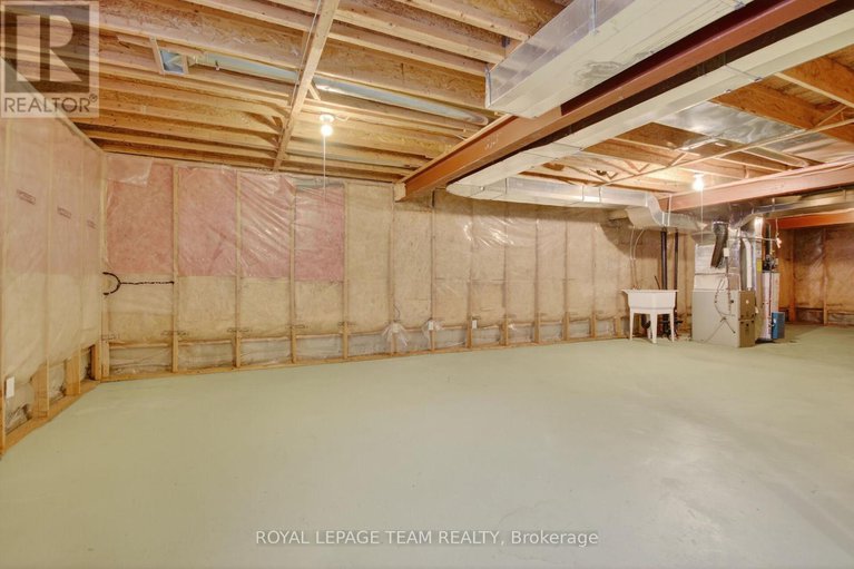 29237185/5553-doctor-leach-drive/manotick-village-manotick-estates/ottawa/ontario/K4M1L6_28