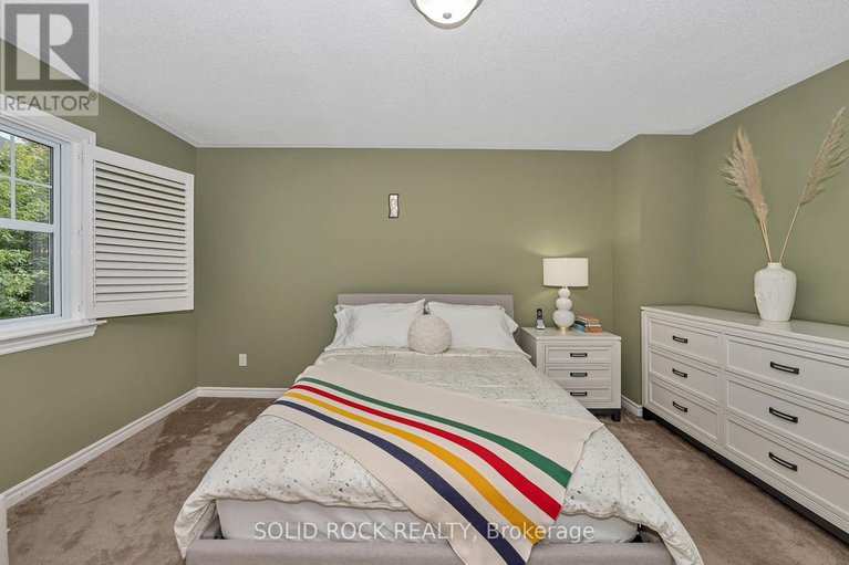 28578317/411-cache-bay-crescent-e/blossom-parkkemp-parkfindlay-creek/ottawa/ontario/K1T4H3_18