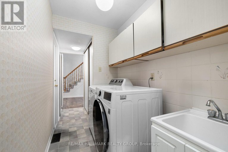 29454633/2836-mozart-court/emerald-woodssawmill-creek/ottawa/ontario/K1T2P7_16