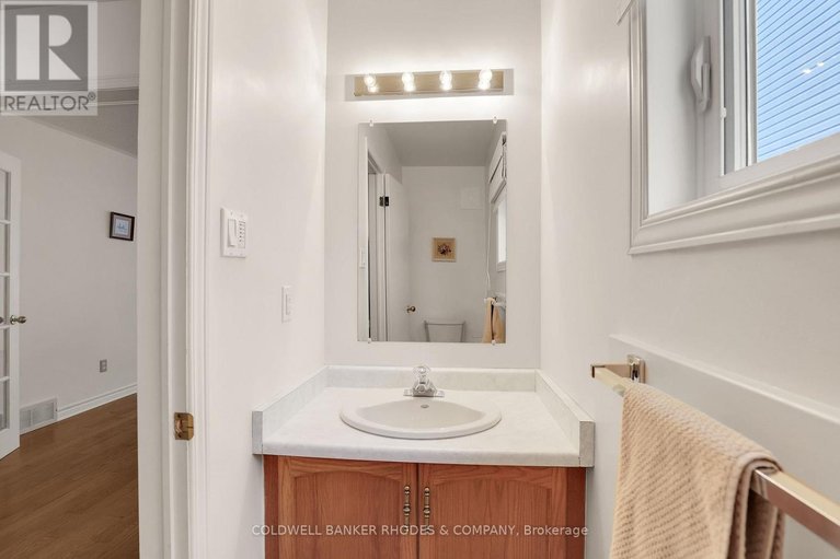 29624463/73-bramblegrove-crescent/hunt-club-parkgreenboro/ottawa/ontario/K1T3E6_17