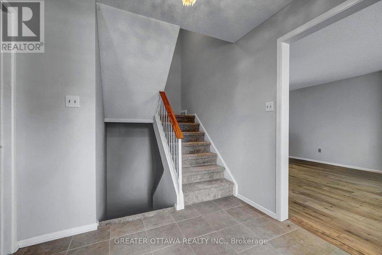 27904178/15-rutherford-crescent-s/beaverbrook/ottawa/ontario/K2K1N1_4