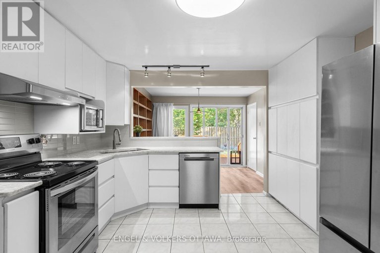 28894842/337-mountbatten-avenue/alta-vistafaircrest-heights/ottawa/ontario/K1H5W2_8