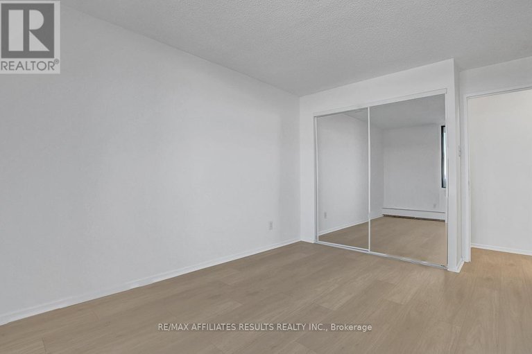 29180738/410-415-greenview-avenue/britannia/ottawa/ontario/K2B8G5_26