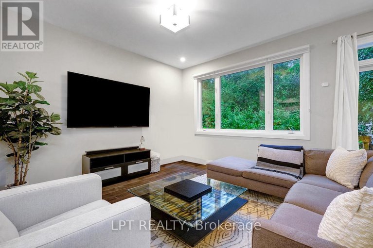 28665917/319-glynn-avenue/overbrookcastle-heights/ottawa/ontario/K1K1R9_15