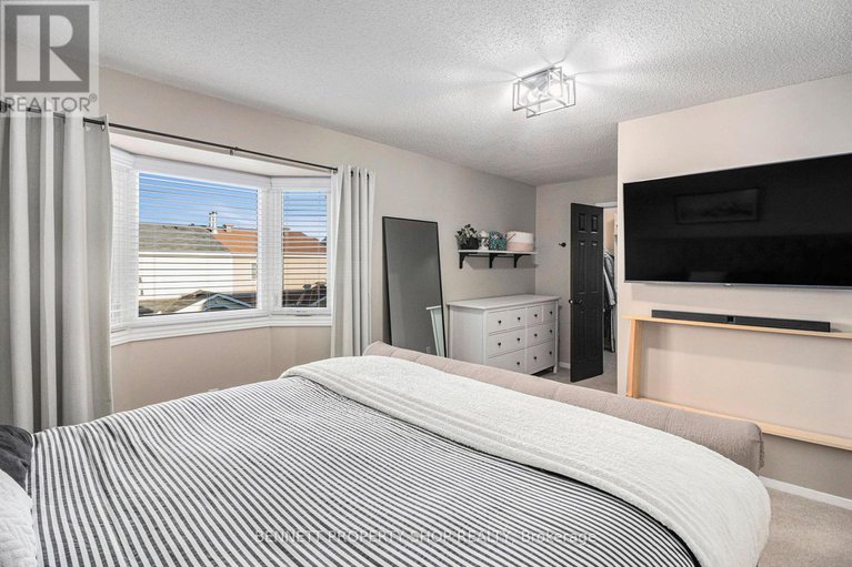 29050384/1865-leclair-crescent/queenswood-heights-south/ottawa/ontario/K1E3S2_20