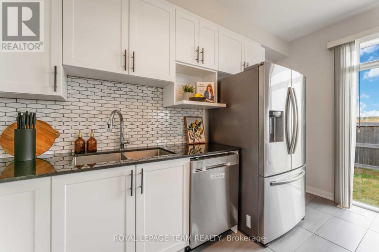 29118048/3040-travertine-way/half-moon-bay/ottawa/ontario/K2J6W9_17