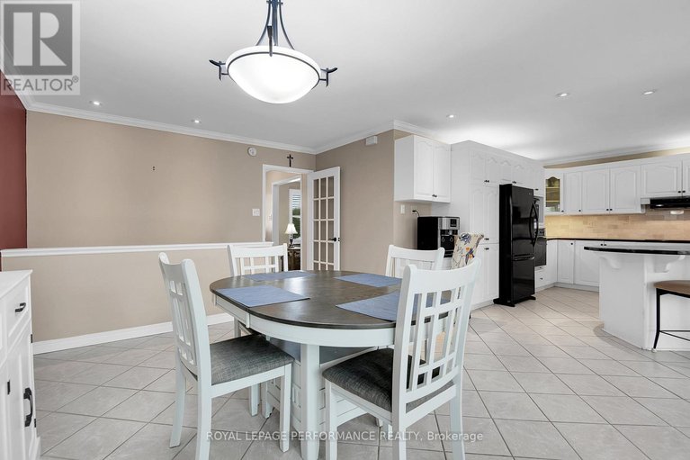 29673888/401-phoenix-crescent/bilberry-creekqueenswood-heights/ottawa/ontario/K1E1V6_12