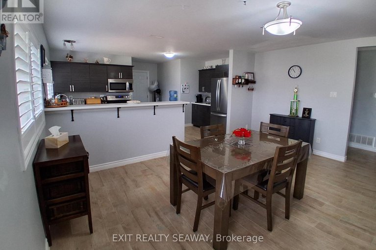 29536081/6731-gilmore-hill-street/south-glengarry-charlottenburgh-twp/south-glengarry/ontario/K6H7J3_8