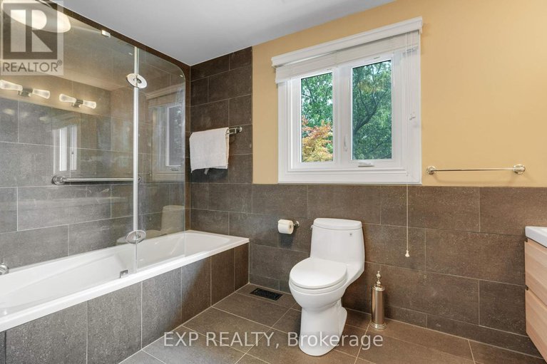 28764133/2106-lamira-street/applewood-acres/ottawa/ontario/K1H8N9_22