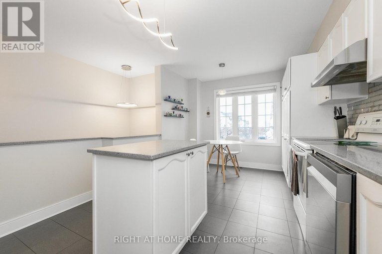 29599852/212-rutgers-private/central-park/ottawa/ontario/K2C4G7_7