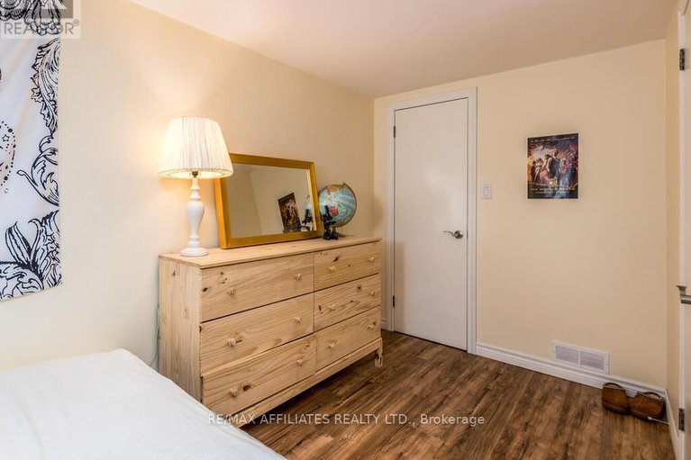 28591498/1941-haig-drive/elmvale-acres/ottawa/ontario/K1G2J9_30