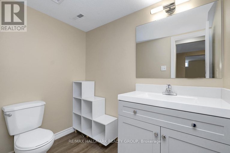 29211937/1701-lafrance-drive/queenswood-heights-south/ottawa/ontario/K1E2L7_29