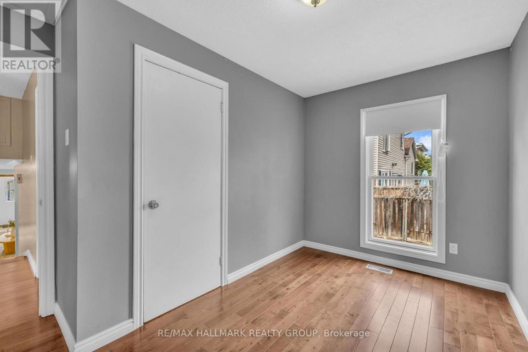 28631883/8-scharf-lane/glencairnhazeldean/ottawa/ontario/K2L2K2_16