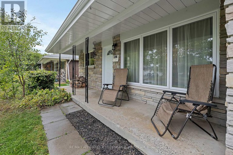 28906635/596-dickinson-avenue/riverside-park-south/ottawa/ontario/K1V7J4_5