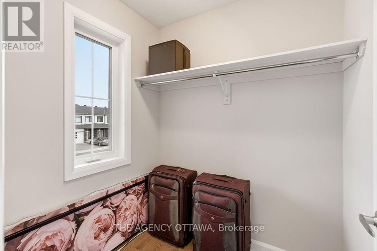 29672100/336-barrett-farm-drive/blossom-parkkemp-parkfindlay-creek/ottawa/ontario/K1T0X8_29