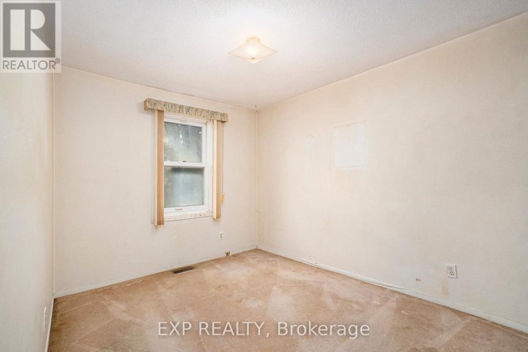 28974876/c-1699c-lamoureux-drive/queenswood-heights-south/ottawa/ontario/K1E2N3_17