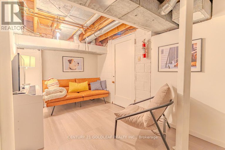 29418549/1075-north-river-road/overbrook/ottawa/ontario/K1K3V9_32