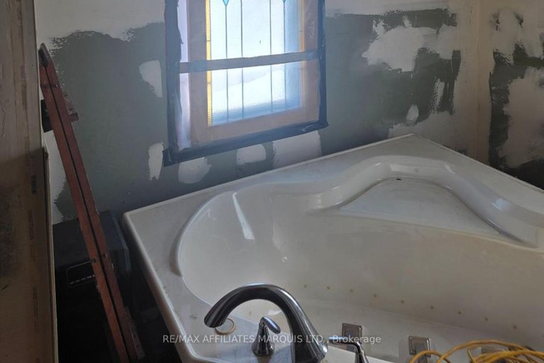 29418518/56-marlborough-street/maxville/north-glengarry/ontario/K0C1T0_12