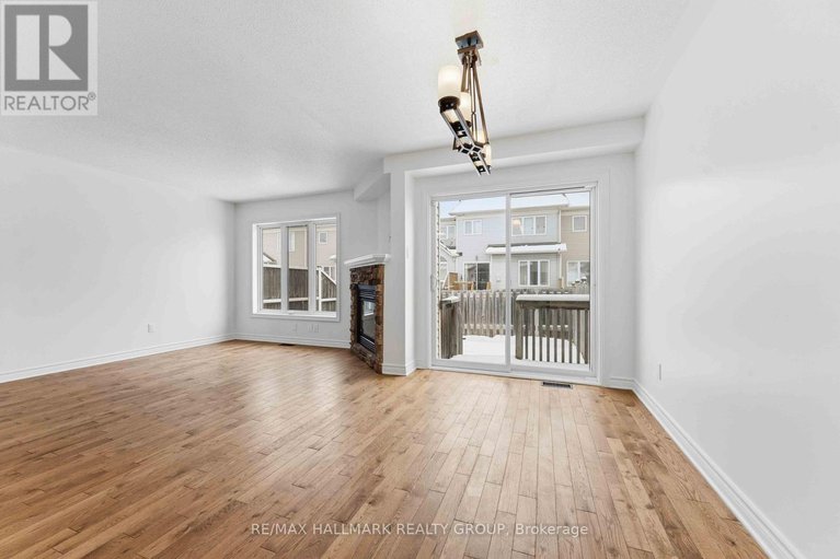 29099475/123-silvermoon-crescent/avalon-east/ottawa/ontario/K4A0P5_13
