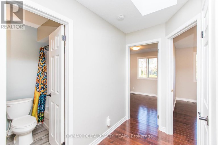 29517311/8-323-monica-crescent/bilberry-creekqueenswood-heights/ottawa/ontario/K1E3N6_31