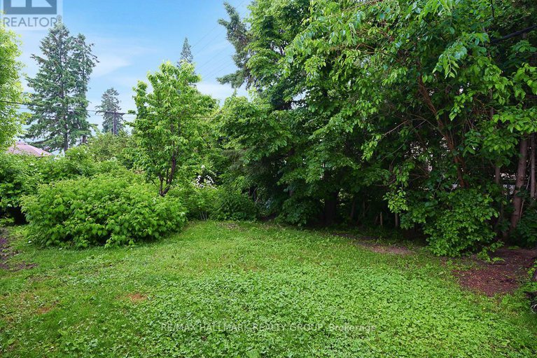 28460164/31-hilliard-avenue/city-viewskylinefisher-heightsparkwood-hills/ottawa/ontario/K2E6B9_44