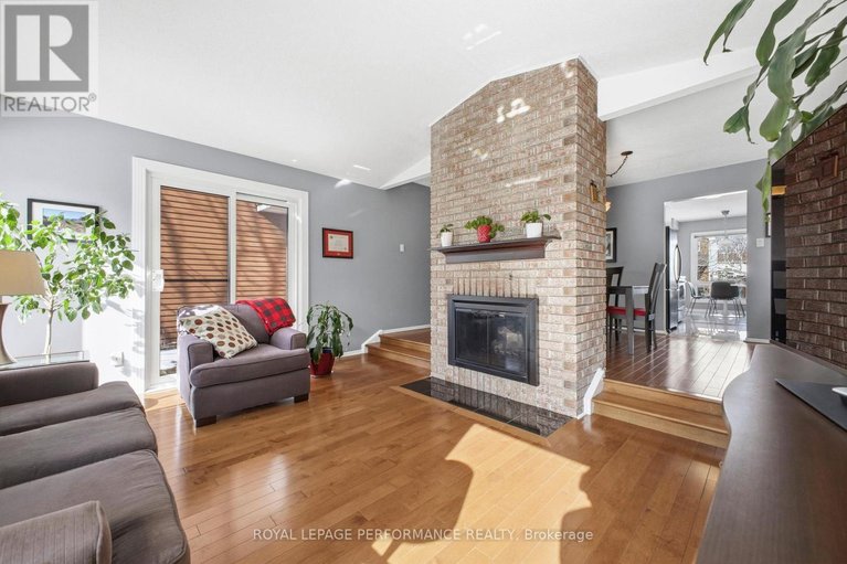 29516247/1089-st-emmanuel-terrace/convent-glen-north/ottawa/ontario/K1C2J6_11