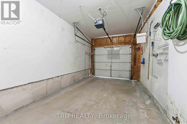 29378273/37-riverbank-court/stittsville-central/ottawa/ontario/K2S1V7_28