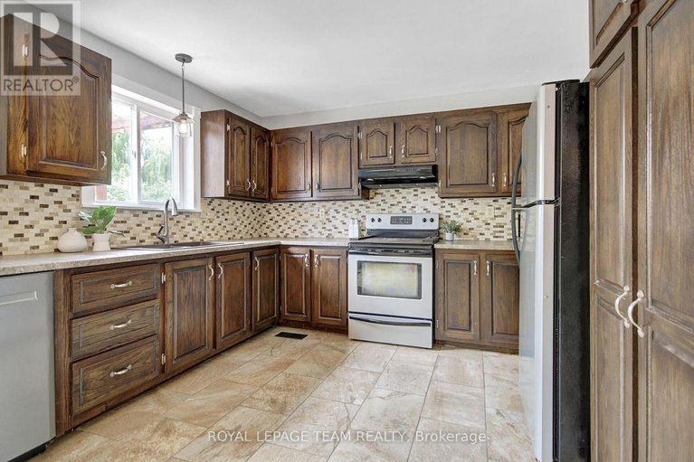 28527539/18-dowdall-crescent/fringewood/ottawa/ontario/K2S1T9_13