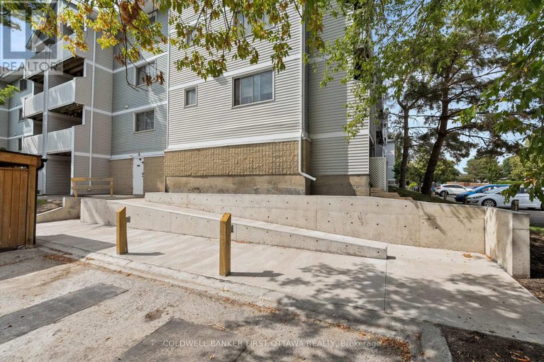 28820214/400-216-viewmount-drive/borden-farmstewart-farmcarleton-heightsparkwood-hills/ottawa/ontario/K2E7X4_33