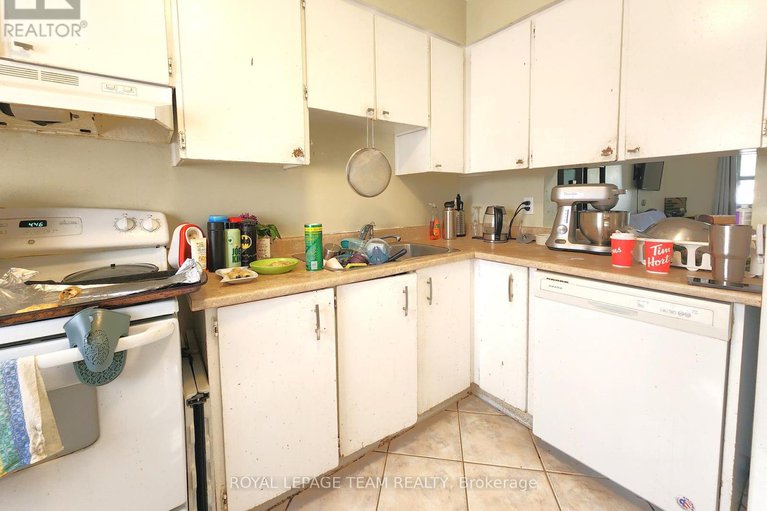 28396854/b-25-bertona-street/craig-henrywoodvale/ottawa/ontario/K2G4G7_10