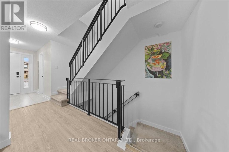 29616177/2049-stonehenge-crescent/pineview/ottawa/ontario/K1B4N7_20