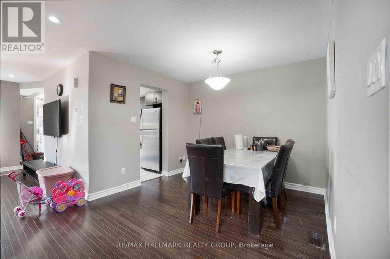 28463809/125-mancini-way/strandherd/ottawa/ontario/K2J5X3_8