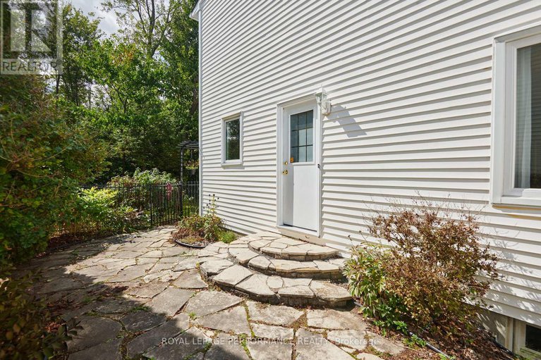 29066042/3804-autumnwood-street/emerald-woodssawmill-creek/ottawa/ontario/K1T2G8_33