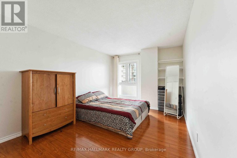 28414762/158c-mcarthur-avenue-s/vanier/ottawa/ontario/K1L8E7_17