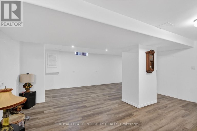 29484455/2092-legrand-crescent/queenswood-heights-south/ottawa/ontario/K1E3T6_36