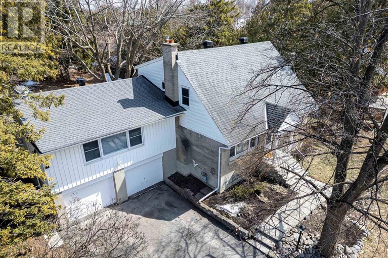 28136268/23-trillium-avenue/city-viewskylinefisher-heightsparkwood-hills/ottawa/ontario/K2E5M8_18