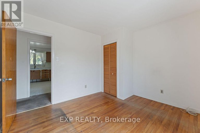 28779116/2536-roman-avenue/queensway-terrace-north/ottawa/ontario/K2B7X9_13