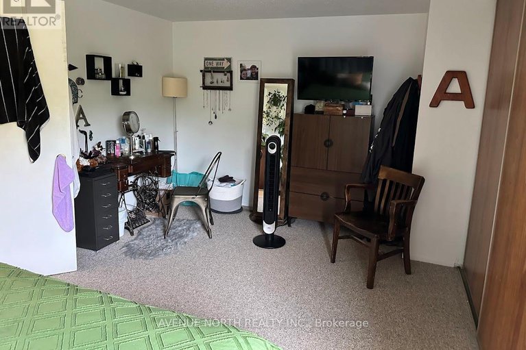 29033827/1414-foxwell-street/pineview/ottawa/ontario/K1B5J4_16