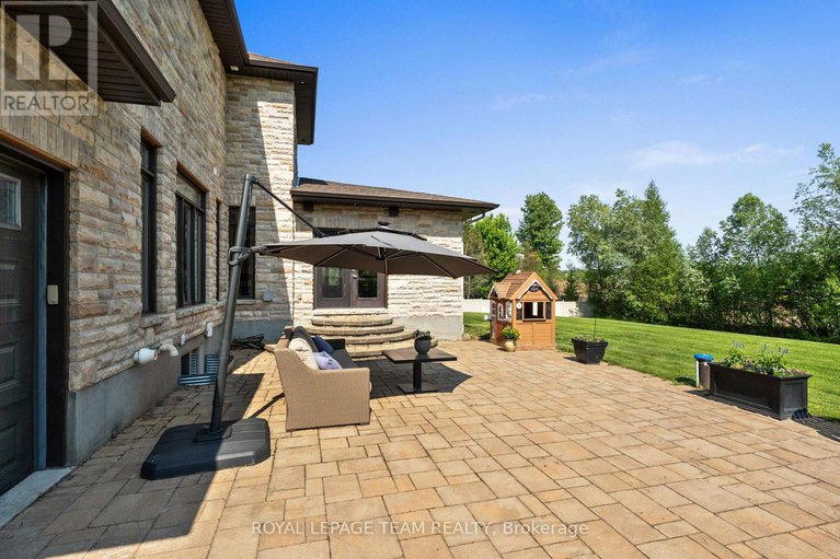 28452821/6132-pebblewoods-drive/greely/ottawa/ontario/K4P0A1_46