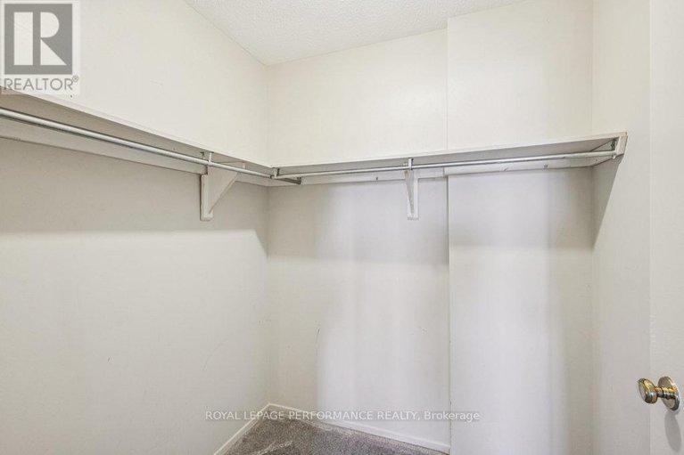 29052413/205-266-lorry-greenberg-drive/hunt-club-parkgreenboro/ottawa/ontario/K1T3J9_15