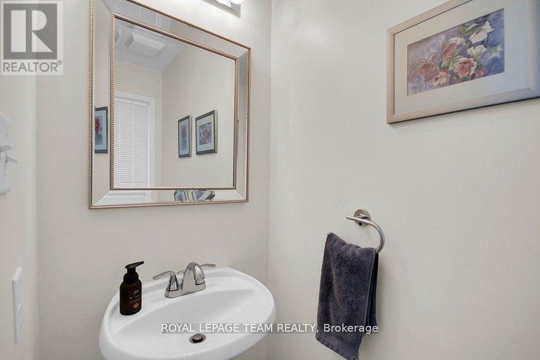 29688479/19-fieldberry-private/stonebridge/ottawa/ontario/K2J5E7_8