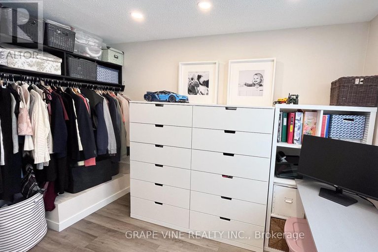 28549098/5c-woodvale-green/craig-henrywoodvale/ottawa/ontario/K2G4G9_15